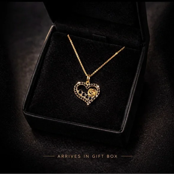 AUTHENTIC GUCCI SIGNED HEART NECKLACE-BLACK STONE CHARM-18kPLATED CHAIN ELEGANT - Picture 5 of 5